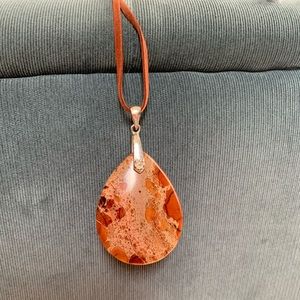 Natural Agate Pendant on flat suede necklace cord - like new.
